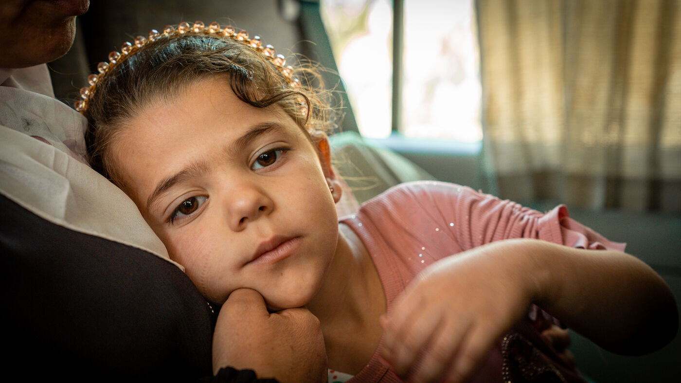 シリアに戻る少女